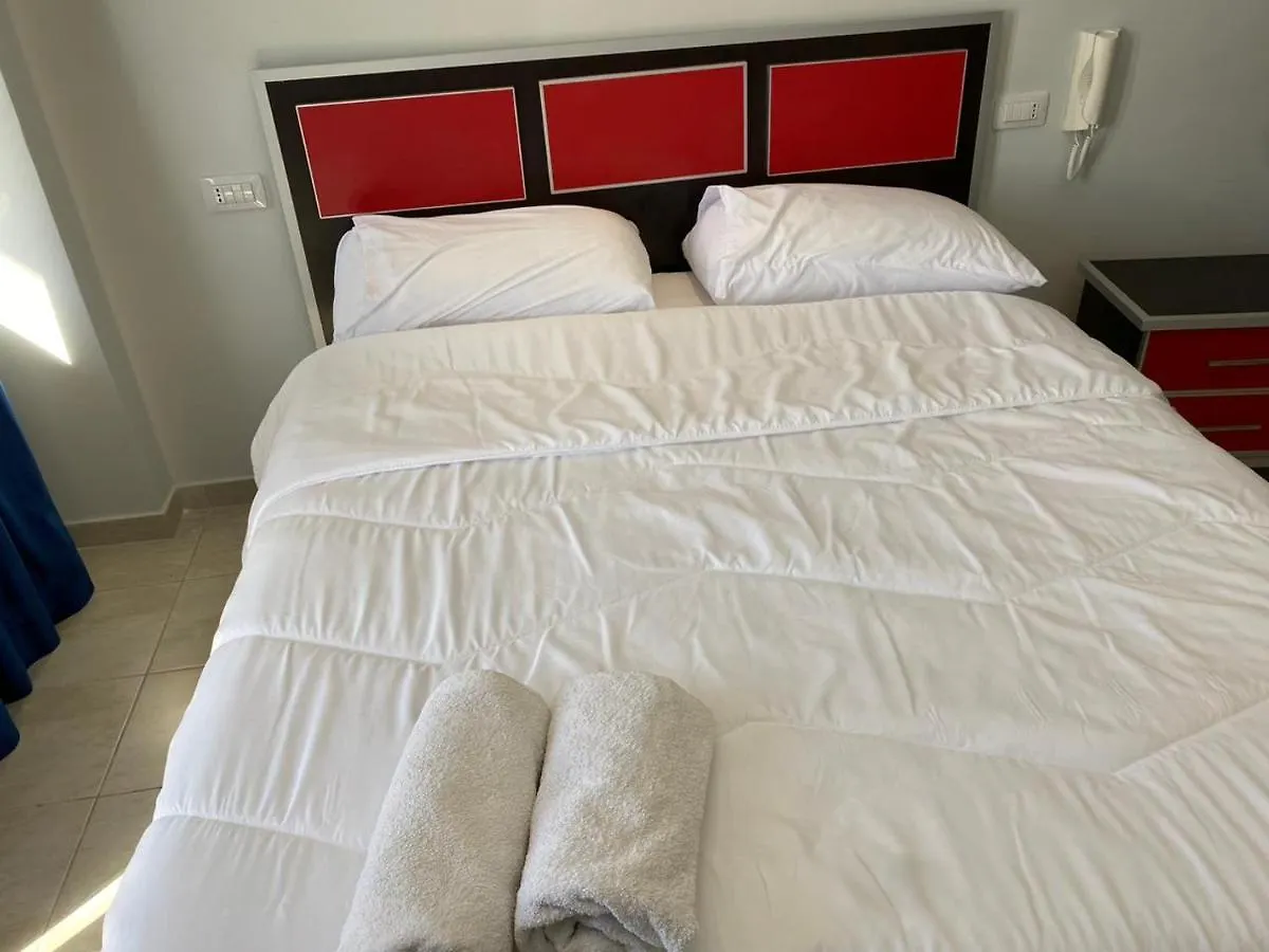 Hotel Floger World Vlorë 4*,